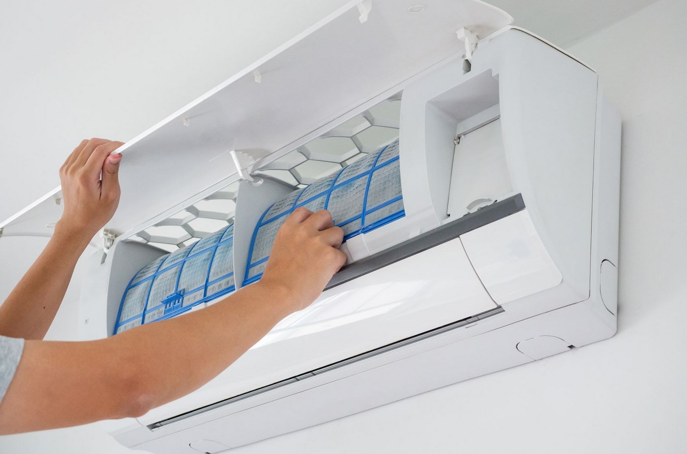 Cómo limpiar un filtro de aire acondicionado : Mantenimiento del aire  acondicionado 